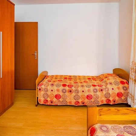 アパート 2 Bedroom Beautiful In Kapelica
