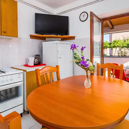 アパート 2 Bedroom Beautiful In Kapelica Raša