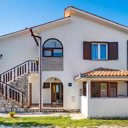 アパート 2 Bedroom Beautiful In Kapelica