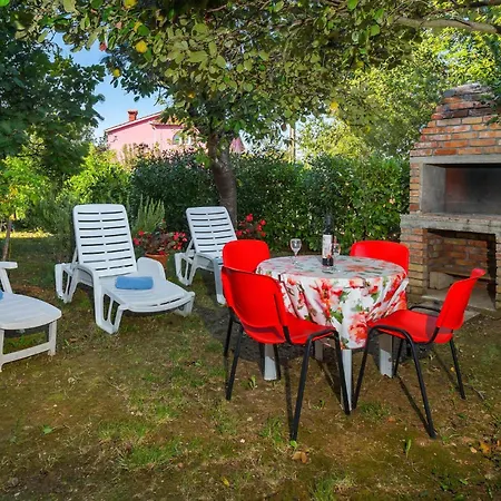 アパート 2 Bedroom Beautiful In Kapelica Raša